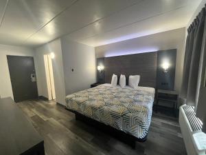 Postel nebo postele na pokoji v ubytování Motel 6 Chicago, IL - Halsted