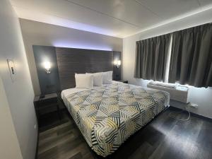 Postel nebo postele na pokoji v ubytování Motel 6 Chicago, IL - Halsted