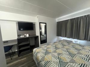 Postel nebo postele na pokoji v ubytování Motel 6 Chicago, IL - Halsted