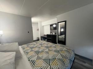Postel nebo postele na pokoji v ubytování Motel 6 Chicago, IL - Halsted