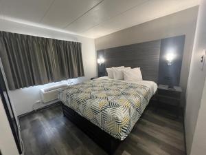 Postel nebo postele na pokoji v ubytování Motel 6 Chicago, IL - Halsted