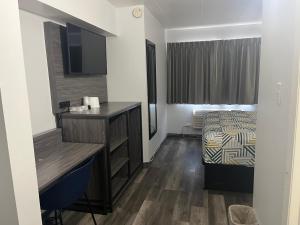 Postel nebo postele na pokoji v ubytování Motel 6 Chicago, IL - Halsted