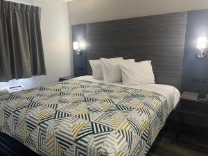 Postel nebo postele na pokoji v ubytování Motel 6 Chicago, IL - Halsted