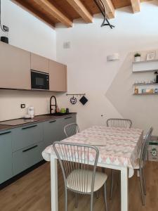 Η κουζίνα ή μικρή κουζίνα στο Foresteria della Corte