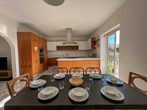 Kuchyň nebo kuchyňský kout v ubytování Urban Comfort Gzira 4 Bedroom Flat