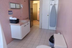 a pink bathroom with a sink and a shower at LA CASA de los RIVAS, AA, amplia, cómoda, céntrica in Tepic +81 photos