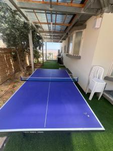 a ping pong table in the backyard of a house at Villa Shevet Binyamin in Yavneʼel +5 photos