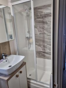 Vannituba majutusasutuses Private Caravan Ty Mawr Holiday Park