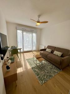 TV a/nebo společenská místnost v ubytování Studio confort & calme proche Bordeaux et Pellegrin