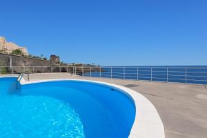 Basen w obiekcie Costa Isora 1 Frontline By Paramount Holidays lub w pobliżu