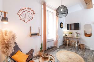a living room with a table and a room with a dining roomyrinthyrinthyrinth at Saint Tropez - Old Village - Modern & Cosy Apartments in Saint-Tropez