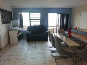 Χώρος καθιστικού στο Boujainvilla Self Catering +3 φωτογραφίες
