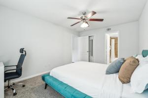 Katil atau katil-katil dalam bilik di Reserve At Westwood 2103 I Spacious 1 Bed 1 Bath
