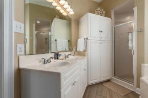 Et badeværelse på Island Breeze + 81 billeder