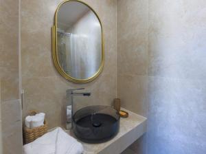 Koupelna v ubytování Hôtel Lou Juan