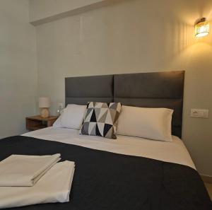 Postel nebo postele na pokoji v ubytování Nava Apartments