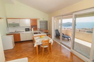 Kuchyň nebo kuchyňský kout v ubytování Apartments Simic