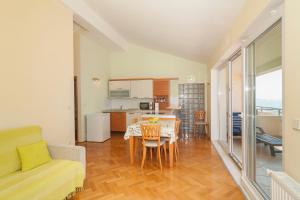Kuchyň nebo kuchyňský kout v ubytování Apartments Simic