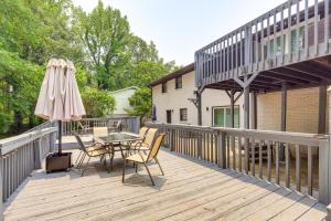 Μπαλκόνι ή βεράντα στο Deck and Game Room Family Home in Stockbridge!