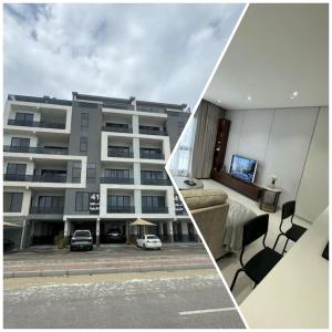 アル・コバールにあるNesmat Albaharのリビングルームとバルコニーのある大きなアパート