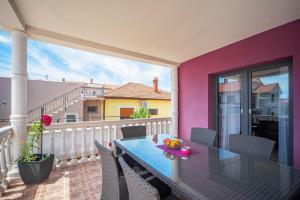 a balcony with a table and chairs on a balcony at Apartments Villa Excellente Belvedere in Pula