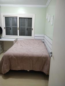 Ένα ή περισσότερα κρεβάτια σε δωμάτιο στο Apto ótima localização