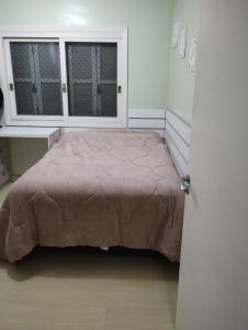 Ένα ή περισσότερα κρεβάτια σε δωμάτιο στο Apto ótima localização