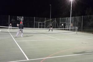 Tiện nghi tennis/bóng quần (squash) tại Christmas Creek Café & Cabins