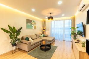 TV a/nebo společenská místnost v ubytování Lakeside Panorama Apartment 115