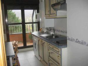 Η κουζίνα ή μικρή κουζίνα στο Apartamento Duplex en Ezcaray +6 φωτογραφίες