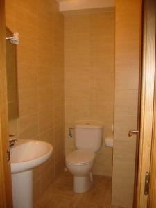 Ένα μπάνιο στο Apartamento Duplex en Ezcaray