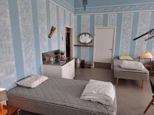 Letto o letti in una camera di Skolan