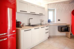 Η κουζίνα ή μικρή κουζίνα στο Torre Bastione di Capo Marchiafava