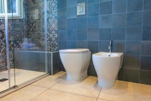 Ένα μπάνιο στο Torre Bastione di Capo Marchiafava +56 φωτογραφίες