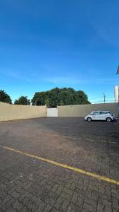 a white car parked in a parking lot at Havana Express Uberaba in Uberaba