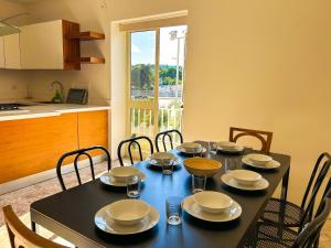 Kuchyň nebo kuchyňský kout v ubytování Urban Comfort Gzira 4 Bedroom Flat + 30 fotografií