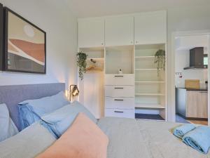 a bedroom with a bed and a closet at De Eekhoorn in Zutendaal +32 photos