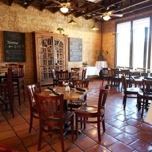Restoran atau tempat lain untuk makan di The Vanderbilt Mansion Apt 11 Near Downtown & TWU
