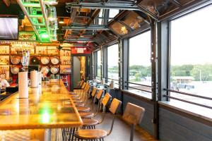 Restoran atau tempat lain untuk makan di The Vanderbilt Mansion Apt 11 Near Downtown & TWU