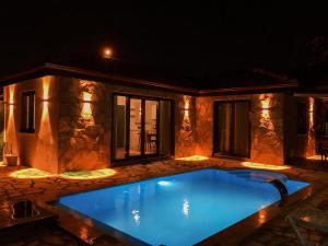 Der Swimmingpool an oder in der Nähe von Mountain View House with Pool Near Olympos Adrasan