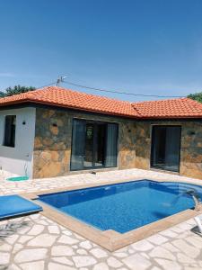 Der Swimmingpool an oder in der Nähe von Mountain View House with Pool Near Olympos Adrasan