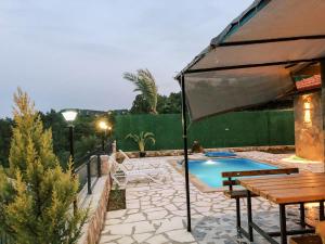 Der Swimmingpool an oder in der Nähe von Mountain View House with Pool Near Olympos Adrasan