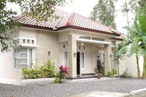 Το κτήριο όπου στεγάζεται  η παραθεριστική κατοικία