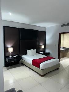 Postel nebo postele na pokoji v ubytování Ramada by Wyndham Princess Santo Domingo