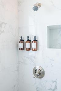 Ένα μπάνιο στο Stylish 3 Bedroom Apartment