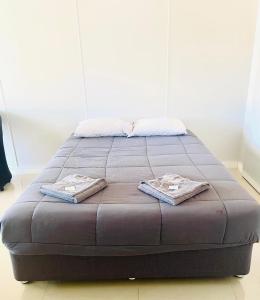 Ένα ή περισσότερα κρεβάτια σε δωμάτιο στο BP Mount Garnet Motel and Restaurant