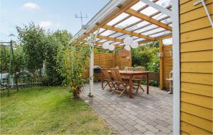 Zahrada ubytování Charming Home In Samsø With 1 Bedroom