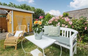 Zahrada ubytování Charming Home In Samsø With 1 Bedroom + 16 fotografií