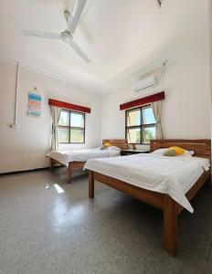 Una cama o camas en una habitación de 机场附近的民宿roomB