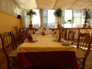 Ein Restaurant oder anderes Speiselokal in der Unterkunft Plaza de Toros 